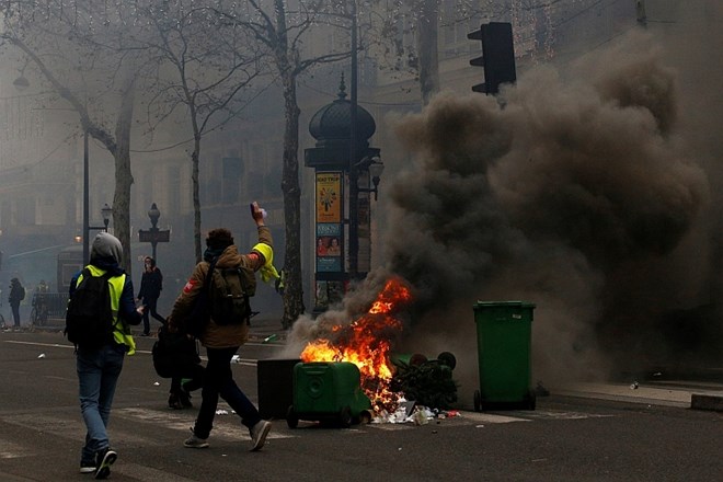 #foto #video Množični protesti v Franciji: prijetih okoli tisoč ljudi, ranjenih najmanj 135