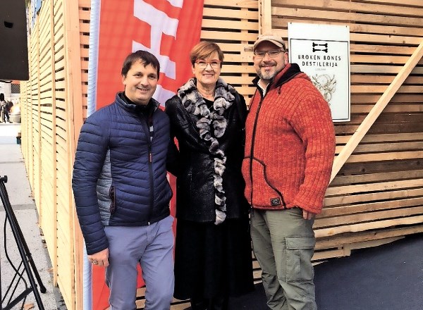 Marijana Dajčman, izvršna direktorica v logaškem podjetju Unicommerce, v družbi z Nikom Kupplerjem  (levo) in Mirom Rismondom...