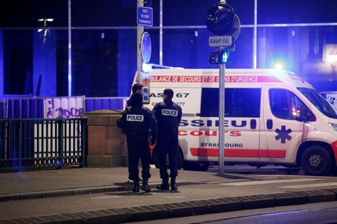Policija je zaprla dostop do območja v središču mesta, kjer ta teden zaseda Evropski parlament