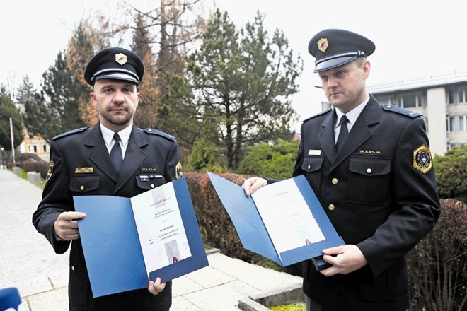 Policista PP Lendava Dejan Kardoš in Roman Earni, dobitnika medalje za požrtvovalnost.