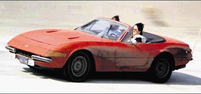 Ferrari 365 GTB/4 “daytona” spider: Voznik mu je odtrgal ogledalo