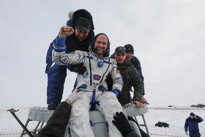 #foto Posadka z ISS se je uspešno vrnila na Zemljo