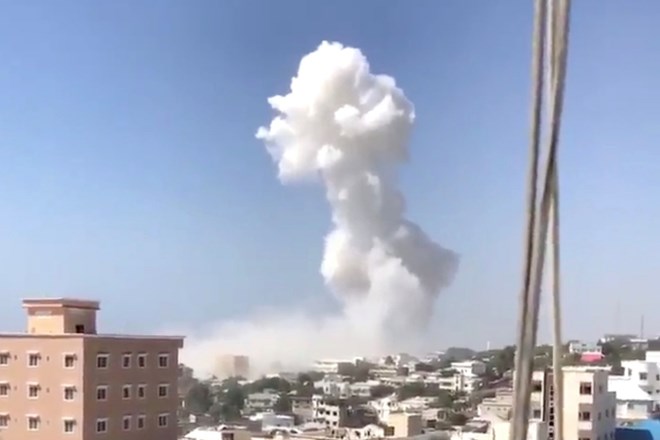 #foto V Somaliji v eksplozijah blizu predsedniške palače več mrtvih