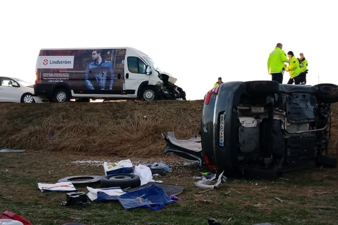 #foto V nesreči na cesti Reteče - Jeprca ena izmed voznic utrpela hude poškodbe