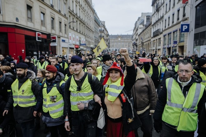 #foto V Franciji znova na ulicah rumeni jopiči