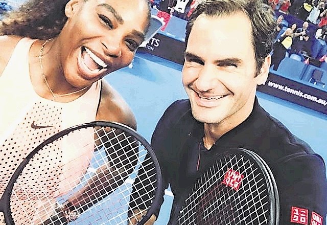 Serena Williams po dvoboju z Rogerjem Federerjem. Williamsova ob porazu ni mogla prehvaliti svojega nasprotnika, on pa seveda...
