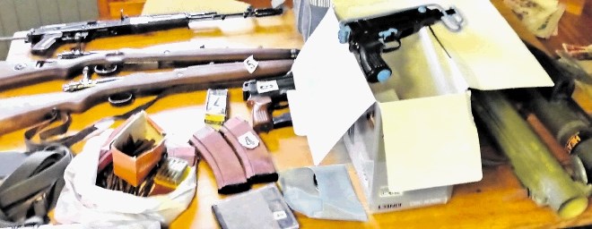 Koroški in dolenjski policisti zasegli več kosov orožja in streliva