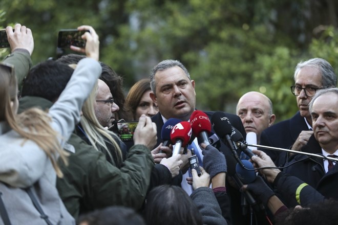 Panos Kamenos je danes odstopil s položaja grškega obrambnega ministra.