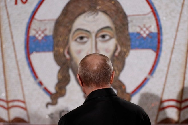 Putin je obisk sklenil v največji beograjski pravoslavni cerkvi  svetega Save, ki jo dokončujejo tudi z ruskimi donacijami.