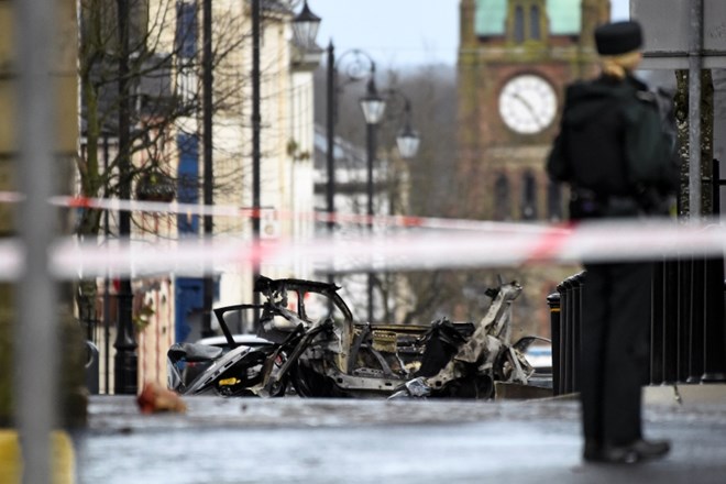 #foto Na Severnem Irskem eksplodiral avtomobil bomba