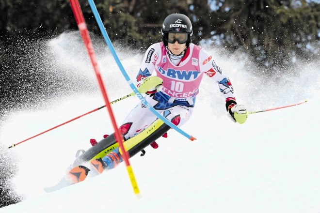 Enaindvajsetletni Francoz Clement Noel je na slalomu v Wengnu prišel do prve zmage v karieri.