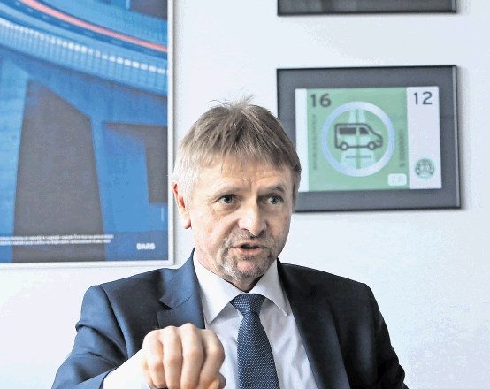 Predsednik uprave Darsa Tomaž Vidic je pred dnevi priznal, da v minulih šestih letih Dars pri  projektu tretja razvojna os ni...