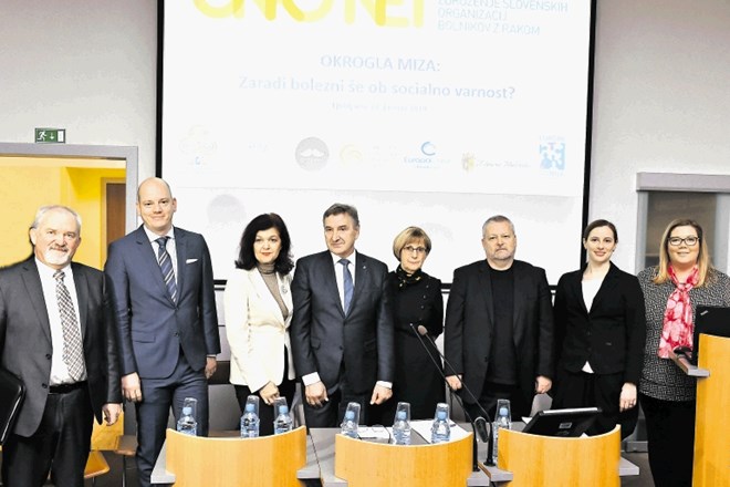 Govorniki na okrogli mizi (z leve): Marjan Sušelj, generalni direktor Zavoda za zdravstveno zavarovanje Slovenije, doc. dr....