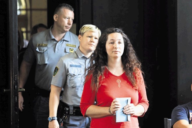 Na mariborskem sodišču se je danes nadaljevalo sojenje Medihi Hromadžić, ki jo obtožnica bremeni umora sestre dvojčice in...
