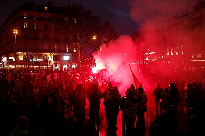 Francija: Rdeči šali proti rumenim jopičem