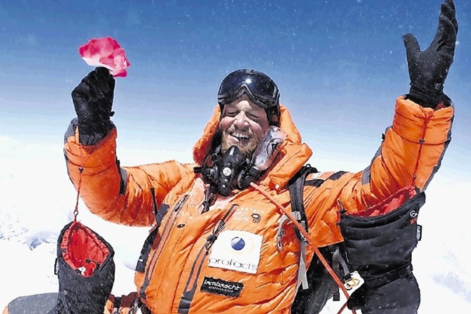 Jelle Veyt, ki poskuša najvišje vrhove sedmih celin osvojiti brez pomoči motornih vozil, je že preplezal Everest.