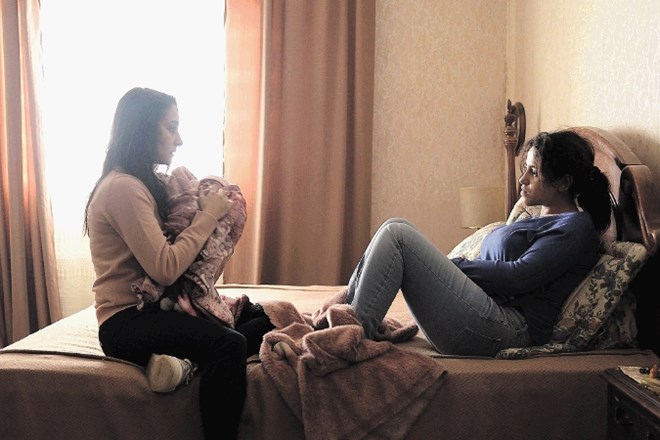 Sofia, celovečerni prvenec režiserke Meryem Benm'Barek - Aloïsi, obravnava pravice žensk in odnose med spoloma v maroški...