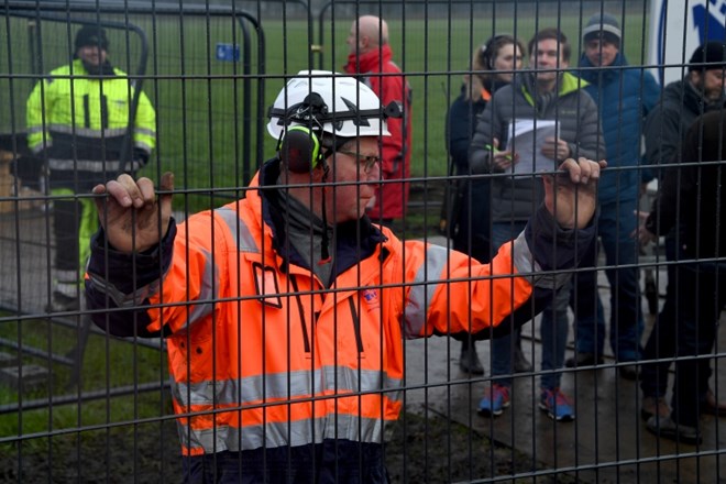 #foto Danska gradi ograjo na meji z Nemčijo, da bi ustavila prihod prašičje gripe