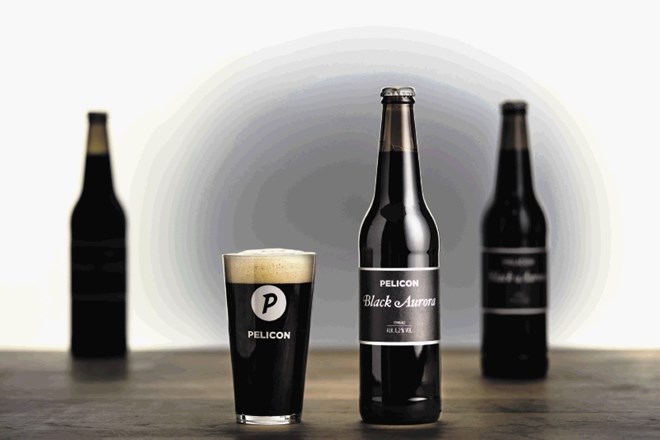 Nagrajeno temno pivo Black Aurora pivovarne Pelicon