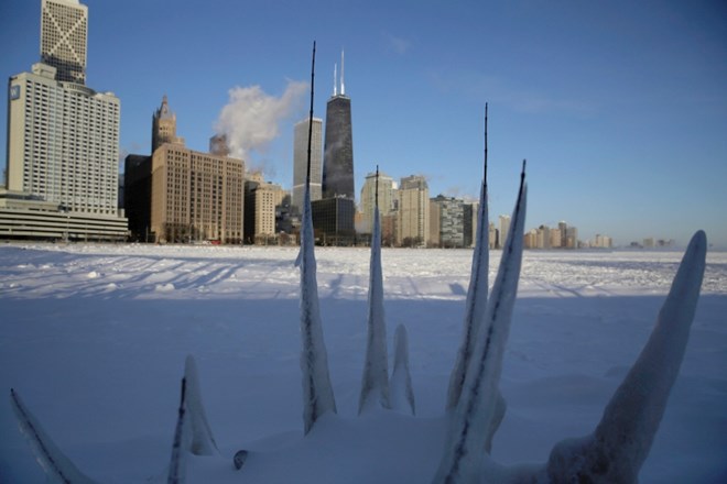 #video Polarni mraz v ZDA terjal 12 smrtnih žrtev, v Chicagu so izmerili minus 28 stopinj Celzija 