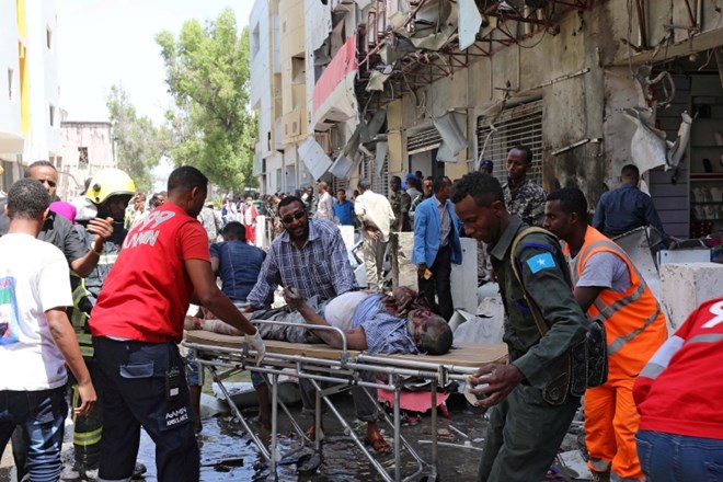 #foto V somalijski prestolnici smrtonosen napad z avtomobilom bombo