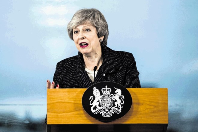 Britanska premierka Theresa May je svoj brexitski dogovor z EU tokrat reševala na Severnem Irskem z obljubami o spremembah...