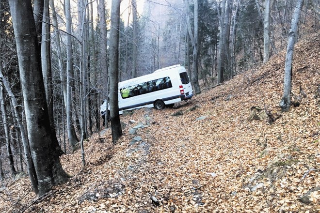 Poškodbe šolarjev v nesreči minibusa k sreči niso bile hujše, zato so se iz vozila lahko rešili sami.
