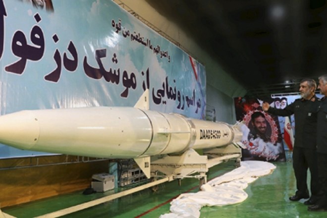 #foto Iran predstavil novo balistično raketo