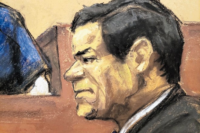 Državno tožilstvo je proti Joaquinu Guzmanu - El Chapu predstavilo goro dokazov o tihotapljenju drog, umorih, mučenjih,...