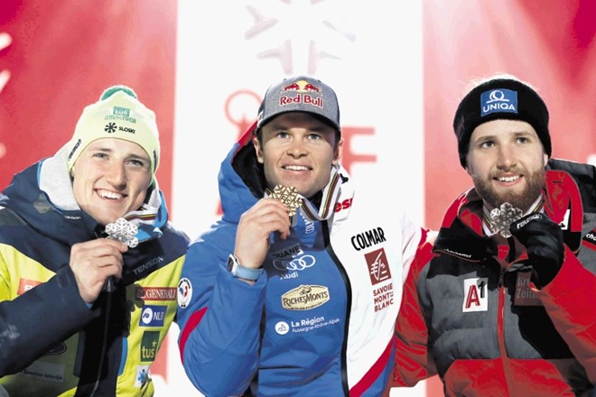 Najboljši trije v alpski kombinaciji (z leve): srebrni Štefan Hadalin, zlati Alexis Pinturault in bronasti Marco Schwarz