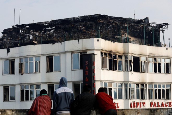 Pogoreli hotel v New Delhiju.