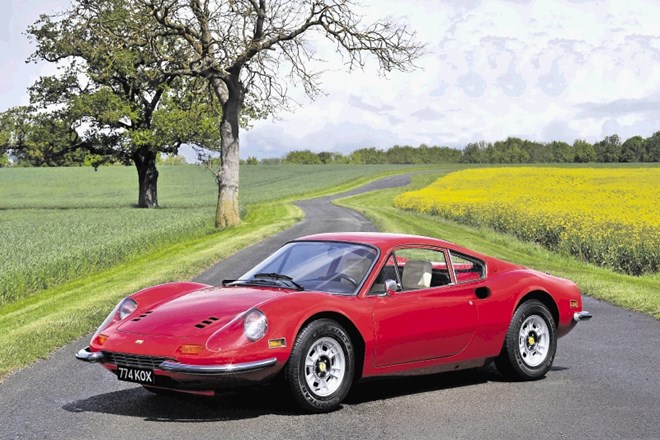 Dino 246 GT je bil prodajno uspešen, med letoma 1969 in 1974 je osvojil srca 3569 zemljanov, stal je 14.500 dolarjev.