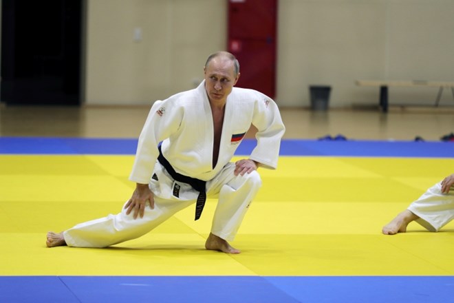 Vladimir Putin med treningom z judoisti.