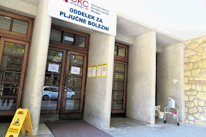 Poslopje oddelka za pljučne bolezni UKC Maribor na Slivniškem Pohorju že dolgo kliče po temeljiti – in dragi – obnovi....
