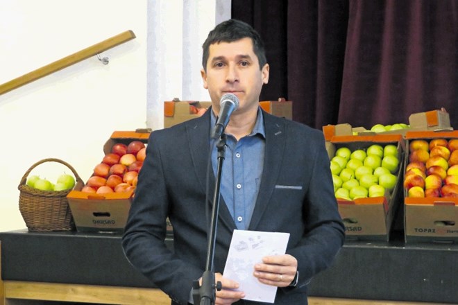 Če država ne bo uredila trga in zaščitila slovenskega sadja, trgovci pa bodo tuje sadje še vedno prodajali kot slovensko,...