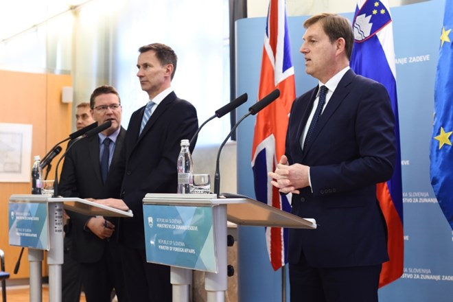 Slovenija in Velika Britanija si prizadevata zaščititi status in pravice državljanov obeh strani po izstopu Združenega...
