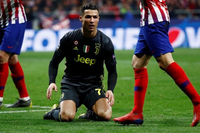 Cristiano Ronaldo (v črnem)  je bil v Madridu deležen številnih žaljivk.