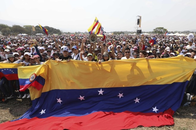 Velika množica na koncertu Venezuela Live Aid.