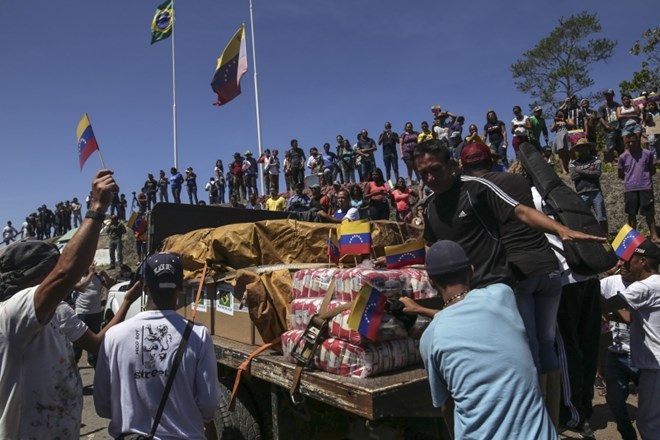 Tovornjak s pomočjo je prispel v Venezuelo.