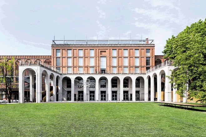 Milanski trienale od pete edicije leta 1933 domuje v Palazzo dell'Arte (danes Palazzo della Trienale) v parku Sempione, ki je...