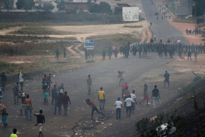 Meja med Venezuelo in Pacaraimo v Braziliji, kjer so včeraj izbruhnili protesti.