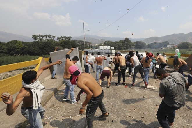 #foto Venezuela: Humanitarna pomoč še ne more v državo