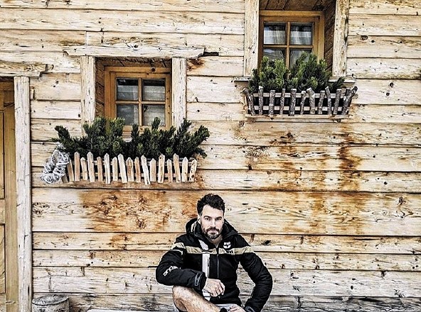 TV-voditelj in maneken David Urankar je pred nekaj dnevi na instagramu pokazal, kako so svetovno priljubljeni zimski škornji...