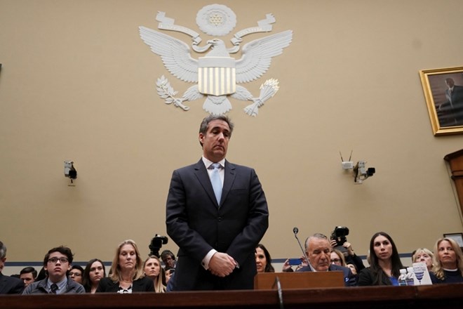 Nekdanji odvetnik predsednika ZDA Donalda Trumpa Michael Cohen je na odprtem kongresnem zaslišanju.