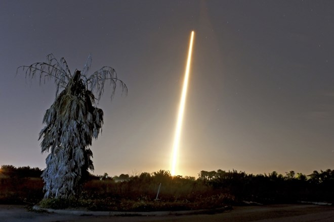 #video #foto SpaceX v vesolje uspešno izstrelil poskusno plovilo z lutko
