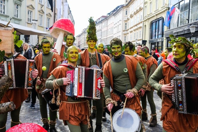 #foto Na ljubljanskih ulicah Zmajev karneval