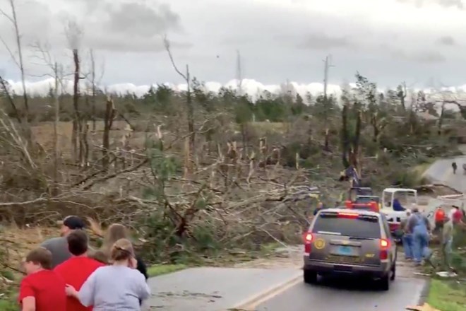 #video #foto Alabama: Zaradi dveh tornadov popolno opustošenje in najmanj 23 mrtvih