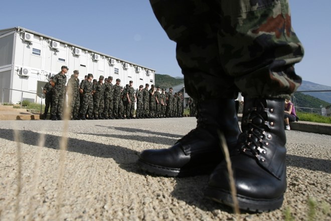Glede na testiranja so škornji vojakov skladni z zahtevanimi karakteristikami.