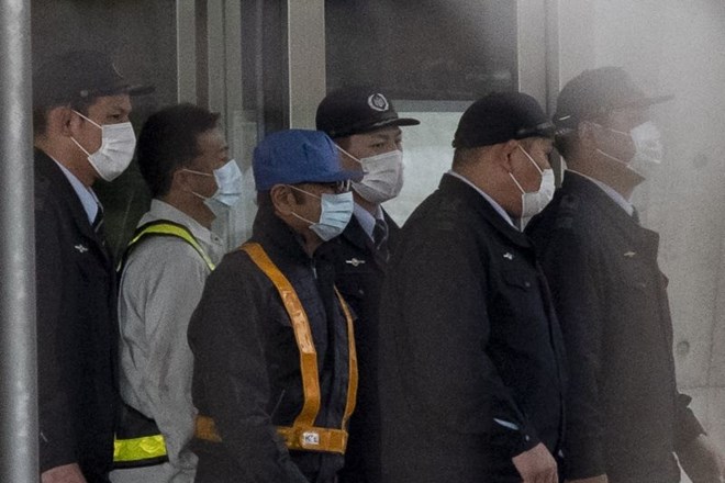#foto Ghosn iz pripora prišel našemljen v  delavca 