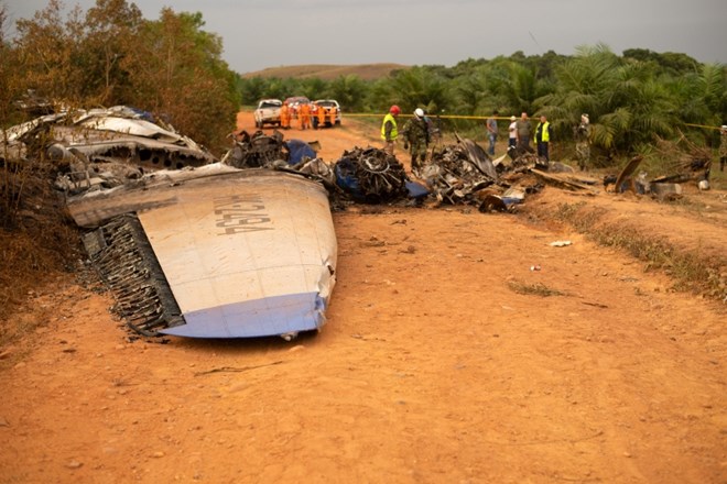 #foto Letalska nesreča v Kolumbiji terjala 12 smrtnih žrtev 